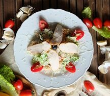 Салат Цезарь с курицей