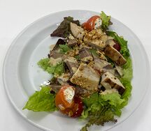 Салат из языка и куриной грудки с салатом микс