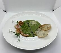 Крем-суп из брокколи и шпината с креветкой