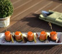 Рулетики из семги с сыром креметте