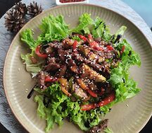 Теплый салат с телятиной