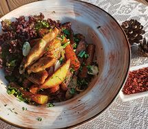 Жареный картофель с белыми грибами