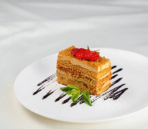 Пирожное Медовик