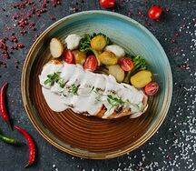 Куриная грудка с овощами