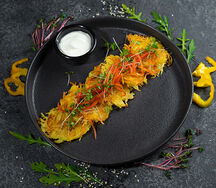 Картофельные драники со сметаной