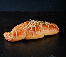 Булочка с пармезаном