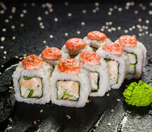 Горячий ролл с лососем