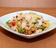 Салат Цезарь с курицей