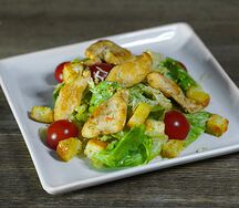 Салат Цезарь с курицей