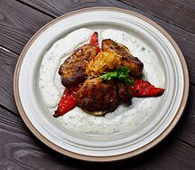 Свиные медальоны с овощами на гриле