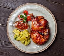 Цыпленок запеченный с отварным картофелем