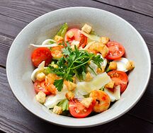 Салат Цезарь с креветками