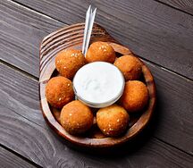 Сырные шарики с беконом