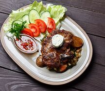 Свинина гриль с жареным картофелем