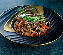 Соба со свининой и сладким чили