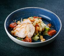 Салат Цезарь с курицей