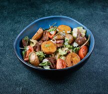 Салат с говяжьими щечками