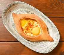 Хачапури по-аджарски с сыром