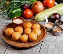 Бауырсаки с соусом балкаймак