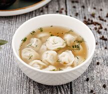 Пельмени с бульоном