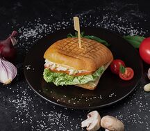 Панини с ветчиной и сыром моцарелла