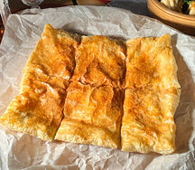 Пеновани из слоённого теста с чкмерули из цыплёнка