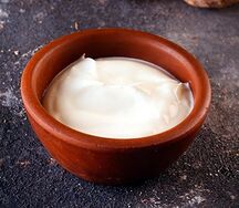 Сметана с чесноком