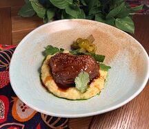 Томлёные говяжьи щёчки