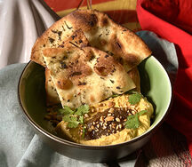 Паштет из индейки с луково-инжирным мармеладом и чесночной лепешкой