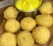 Сырные шарики в панировке