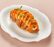 Круассан с абрикосом