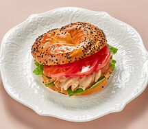 Бейгл с цыплёнком гриль