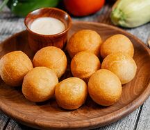 Бауырсаки с соусом балкаймак
