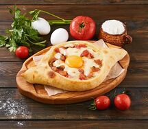 Хачапури по-аджарски с томатами