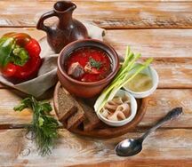 Борщ с салом и гренками