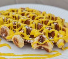 Льежская вафля с соусом лесные ягоды