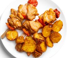 Куриный шашлык с картофелем по-деревенски