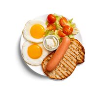 Завтрак с сосиской и творожным сыром