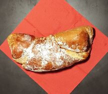 Круассан с карамелью