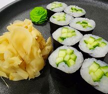 Мини ролл с огурцом