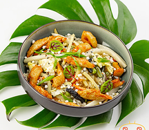 Тяхан c лапшой, цыпленком, яйцом