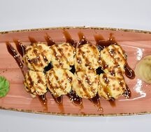 Запеченный ролл с лососем