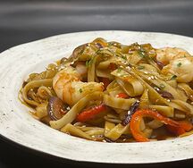 Вок-лапша с креветкой