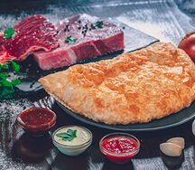 Чебурек со свининой, говядиной и зеленью