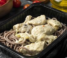 Гречневая лапша с курицей и овощами