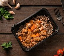 Тушеная говядина с гречкой