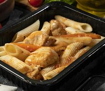 Пенне с грудкой в соусе