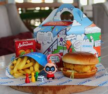 Сканди Милл с бургером