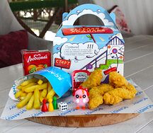 Сканди Милл со стрипсами