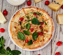 Пицца с лососем